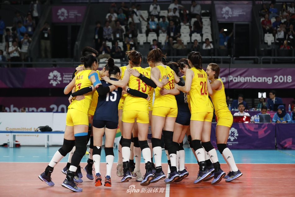 新浪直击亚运女排半决赛中国3-0日本