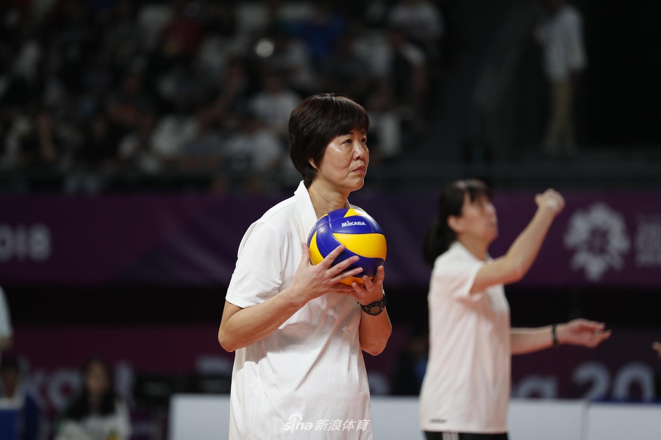 新浪直击亚运女排半决赛中国3-0日本