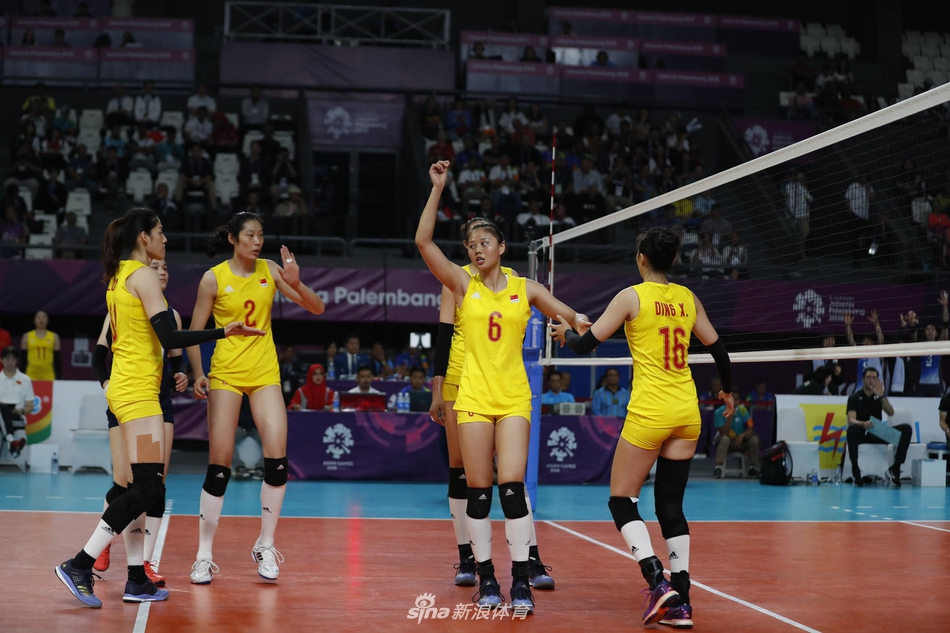 新浪直击亚运女排半决赛中国3-0日本