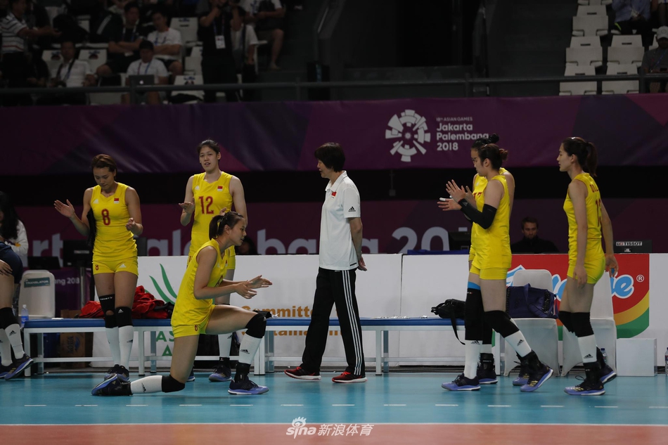 新浪直击亚运女排半决赛中国3-0日本