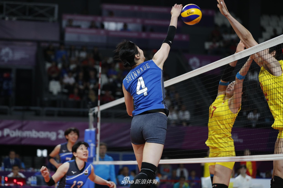 新浪直击亚运女排半决赛中国3-0日本