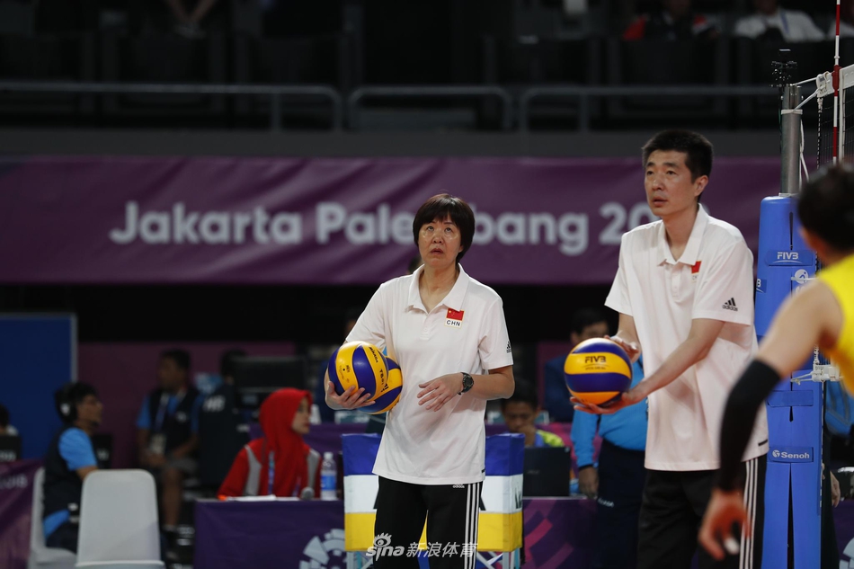 新浪直击亚运女排半决赛中国3-0日本