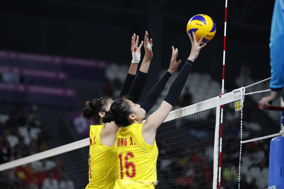 新浪直击亚运女排半决赛中国3-0日本