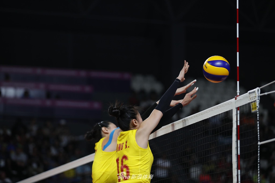 新浪直击亚运女排半决赛中国3-0日本