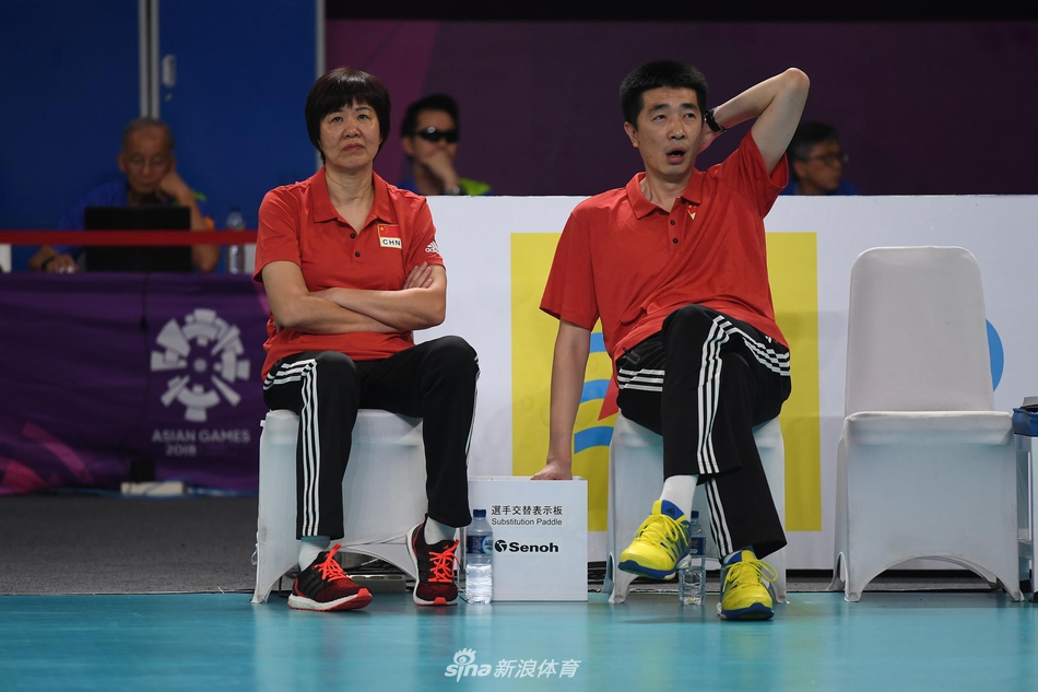 新浪直击女排中国3-0泰国夺冠