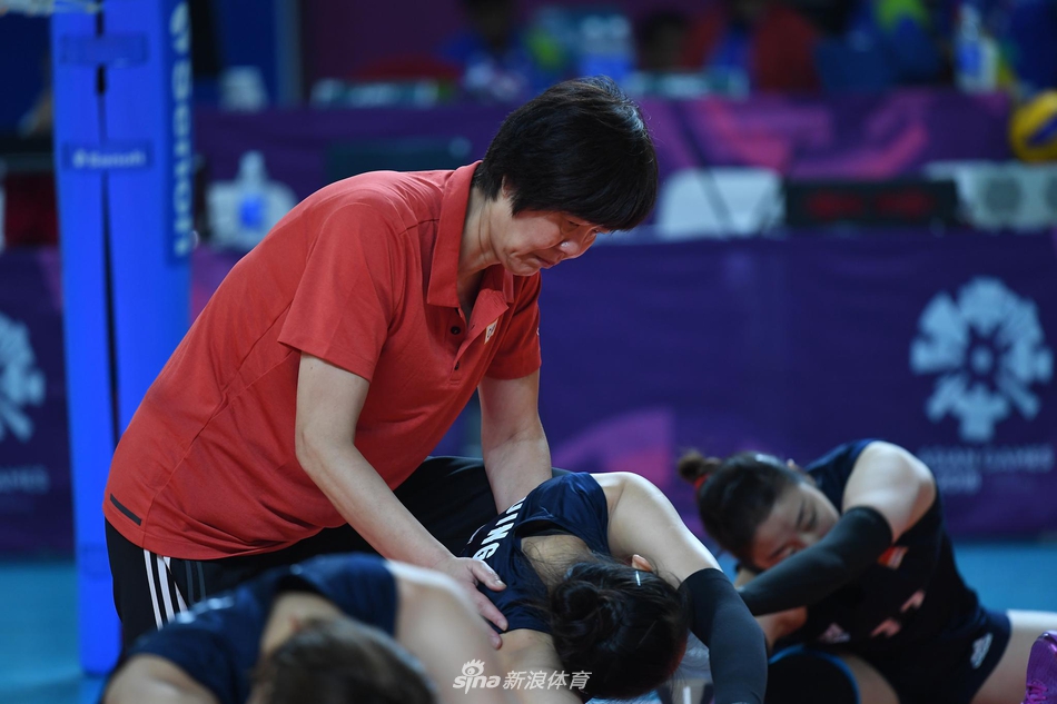 新浪直击女排中国3-0泰国夺冠