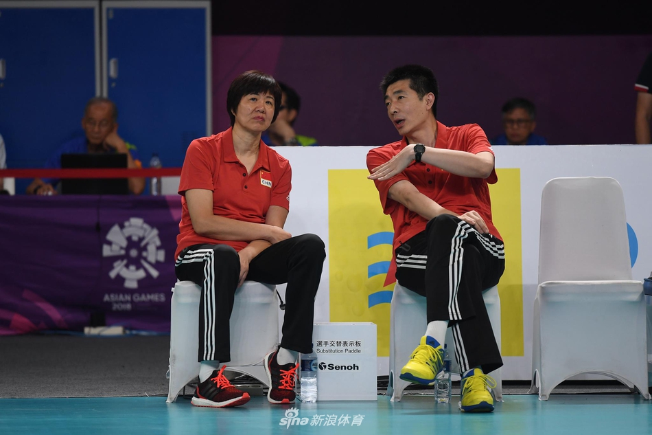 新浪直击女排中国3-0泰国夺冠