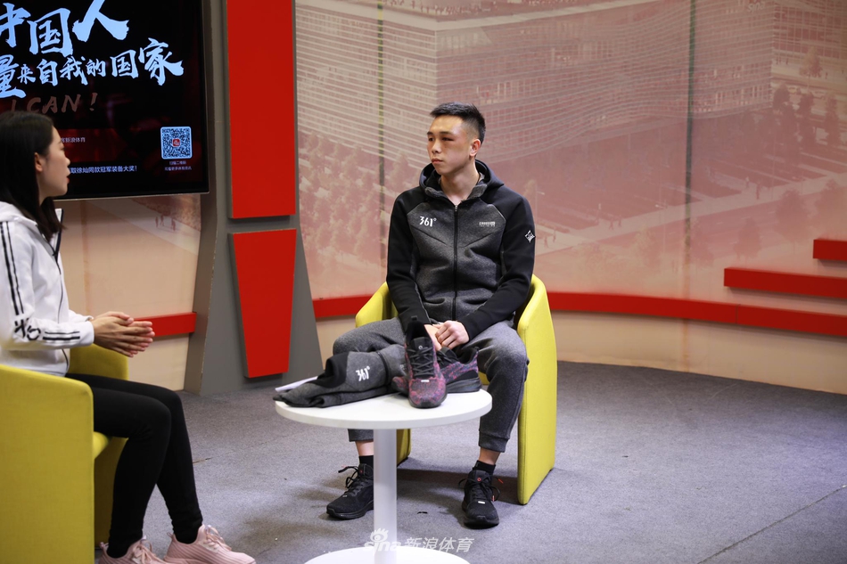 新科世界拳王徐灿做客新浪体育