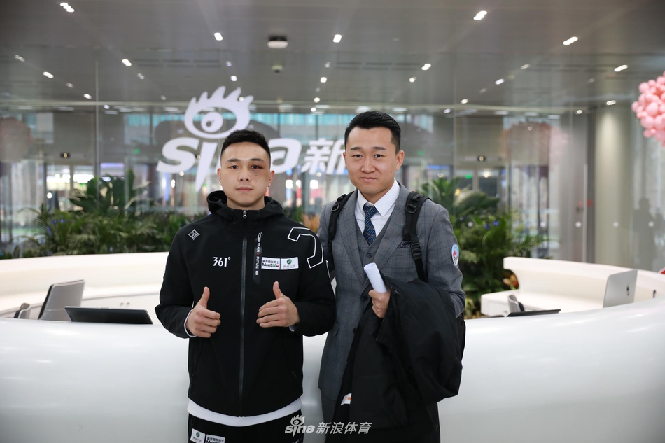 新科世界拳王徐灿做客新浪体育