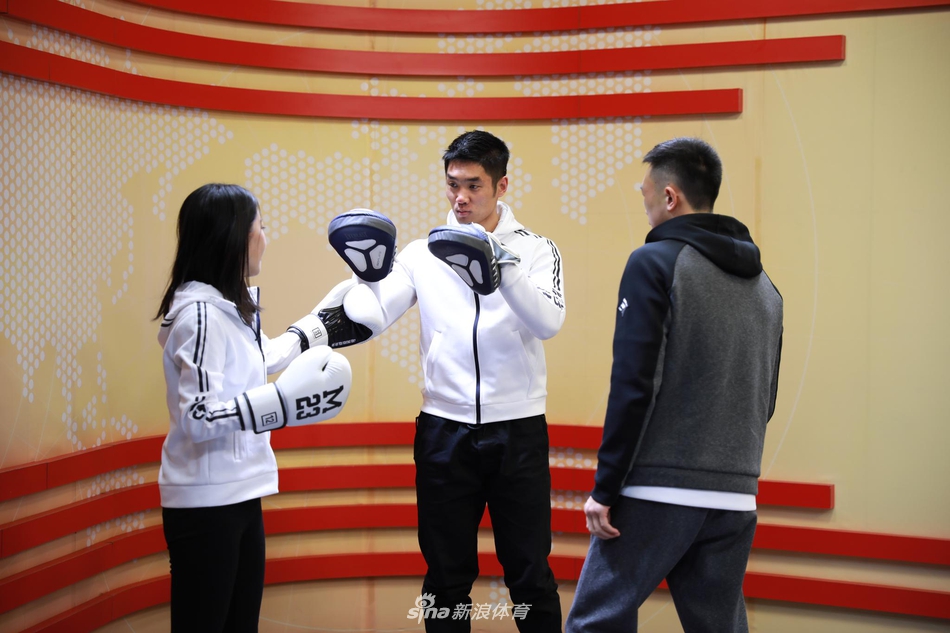 新科世界拳王徐灿做客新浪体育