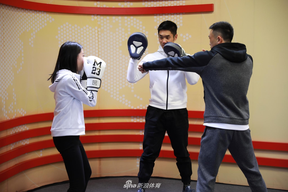 新科世界拳王徐灿做客新浪体育