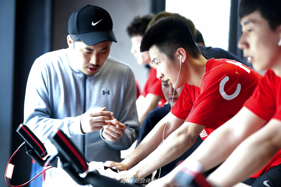 武大靖领衔短道速滑队在京集训