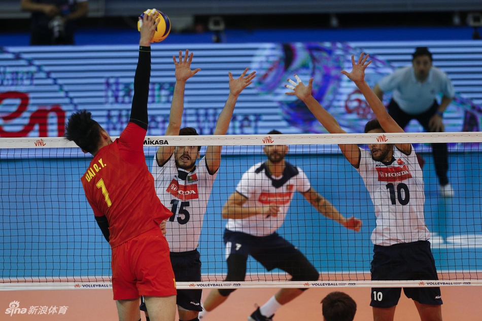世联中国男排0-3不敌葡萄牙