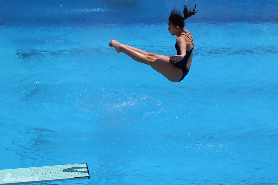 大运会跳水女子1米板中国包揽金银牌