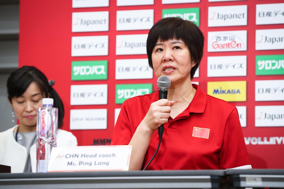 郎平出席女排世界杯赛前发布会