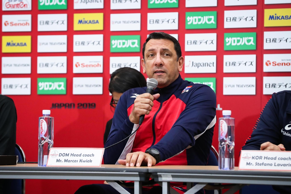 郎平出席女排世界杯赛前发布会