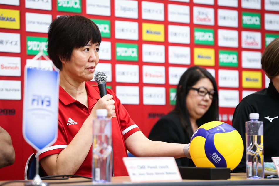 郎平出席女排世界杯赛前发布会