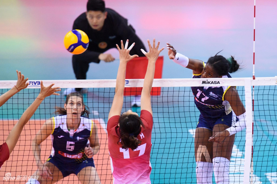 女排世俱杯广东恒大0-3科内