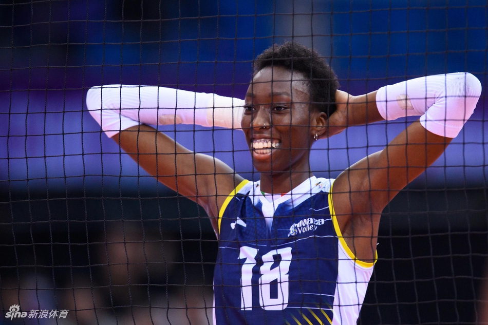 女排世俱杯广东恒大0-3科内