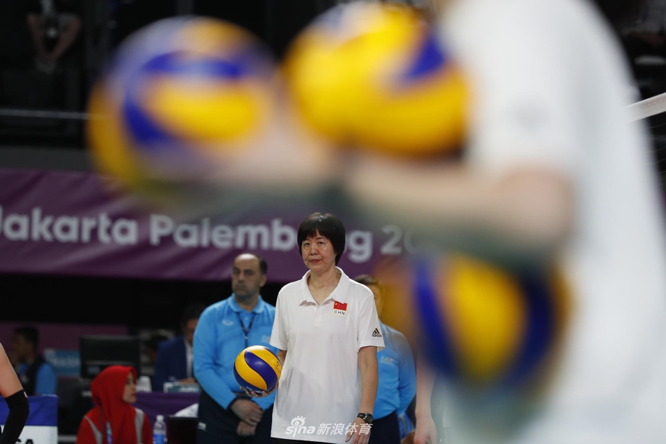 新浪直击亚运女排半决赛中国3-0日本