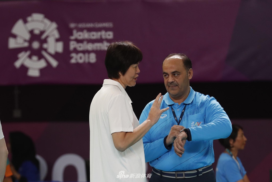 新浪直击亚运女排半决赛中国3-0日本