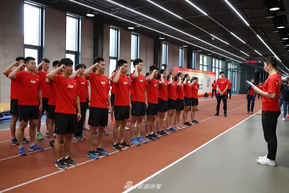 武大靖领衔短道速滑队在京集训