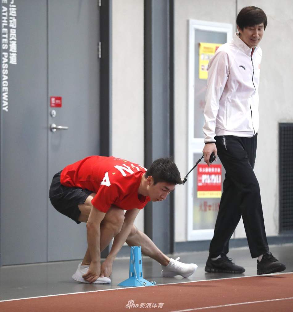 武大靖领衔短道速滑队在京集训