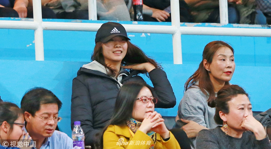 郎平袁心h观战女排联赛金牌战
