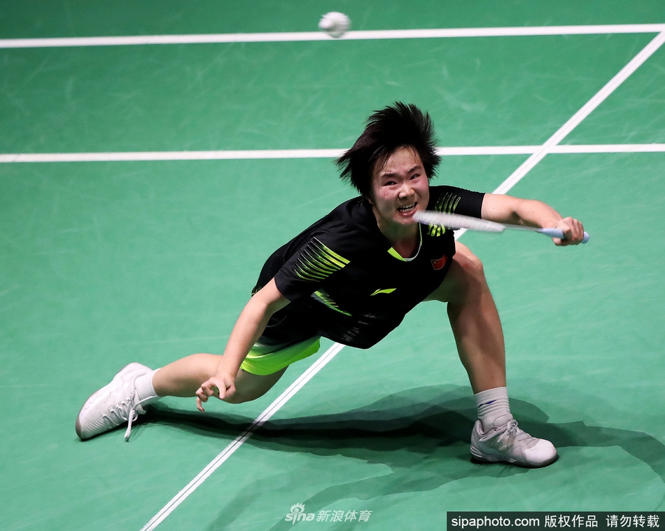 羽球法国赛何冰娇2-0成池铉