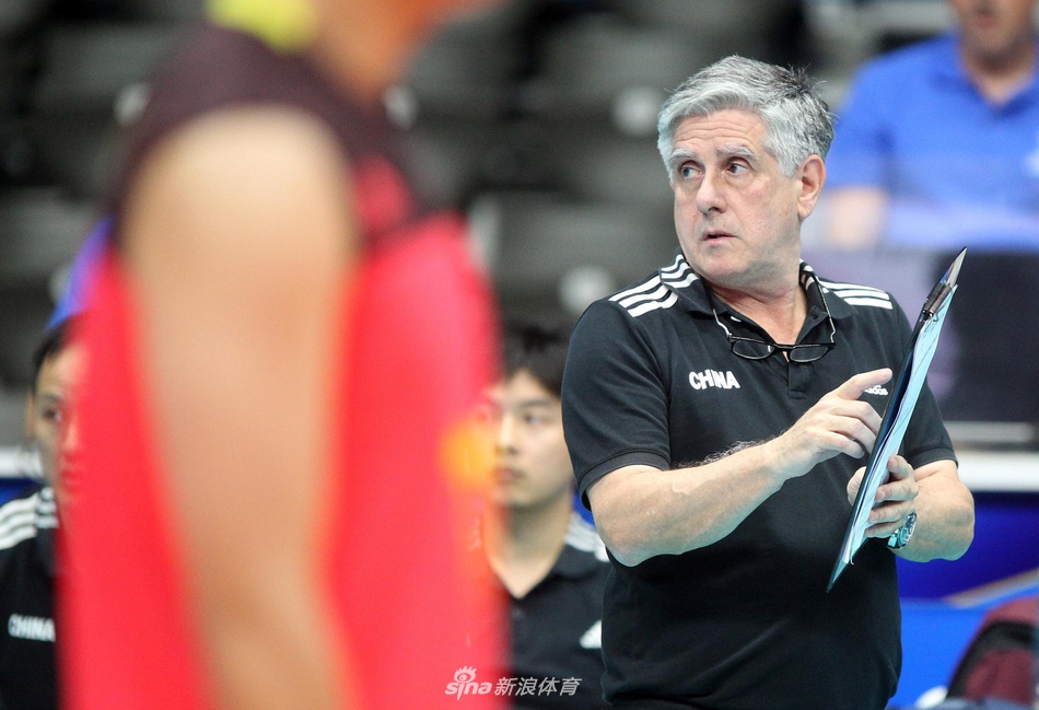 男排世锦赛中国队0-3不敌法国