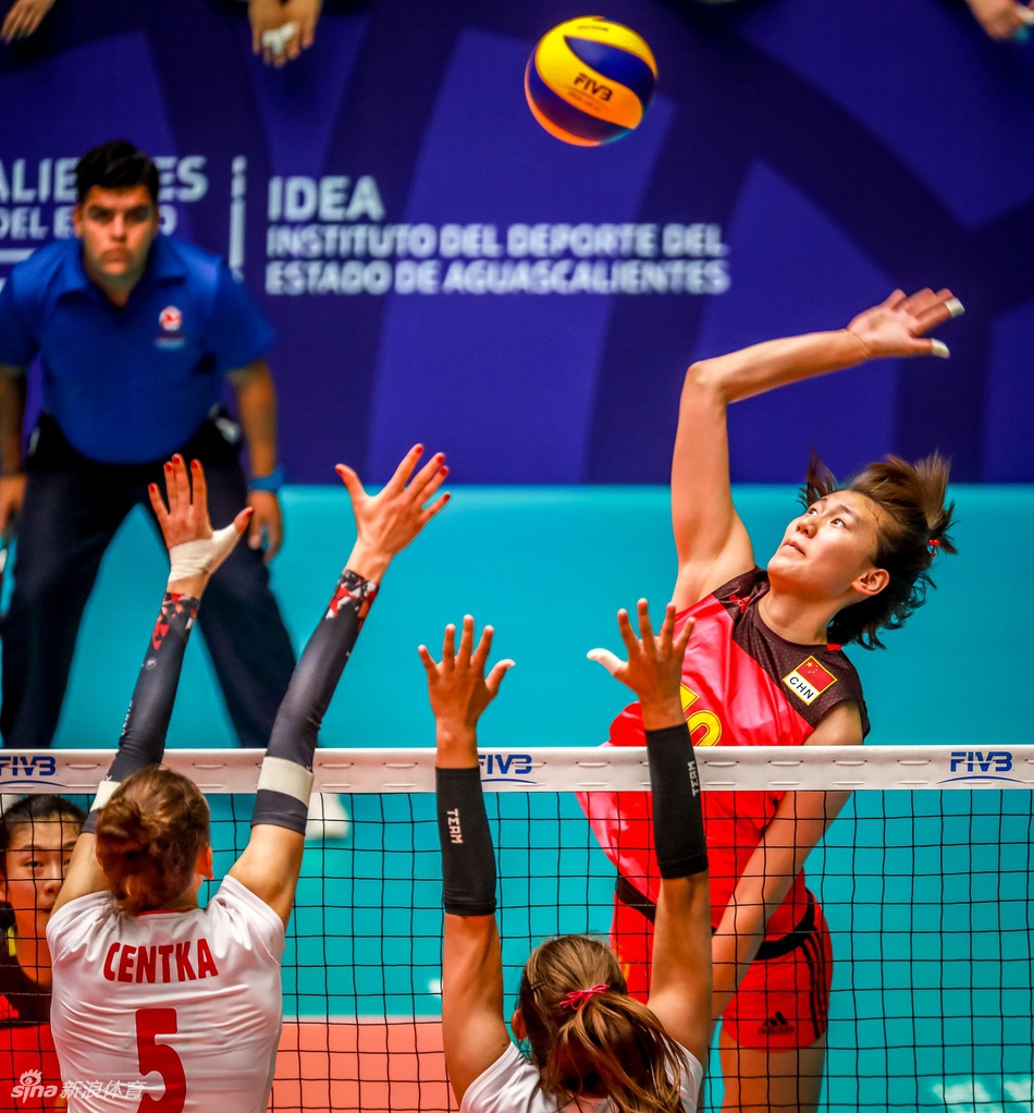 世青赛中国女排2-3不敌波兰