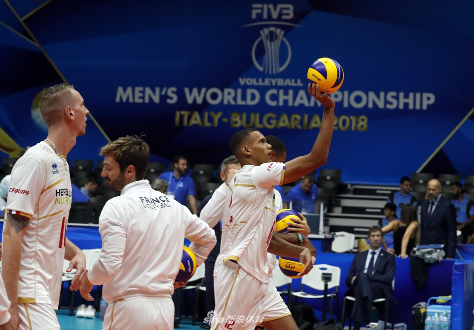 男排世锦赛中国队0-3不敌法国