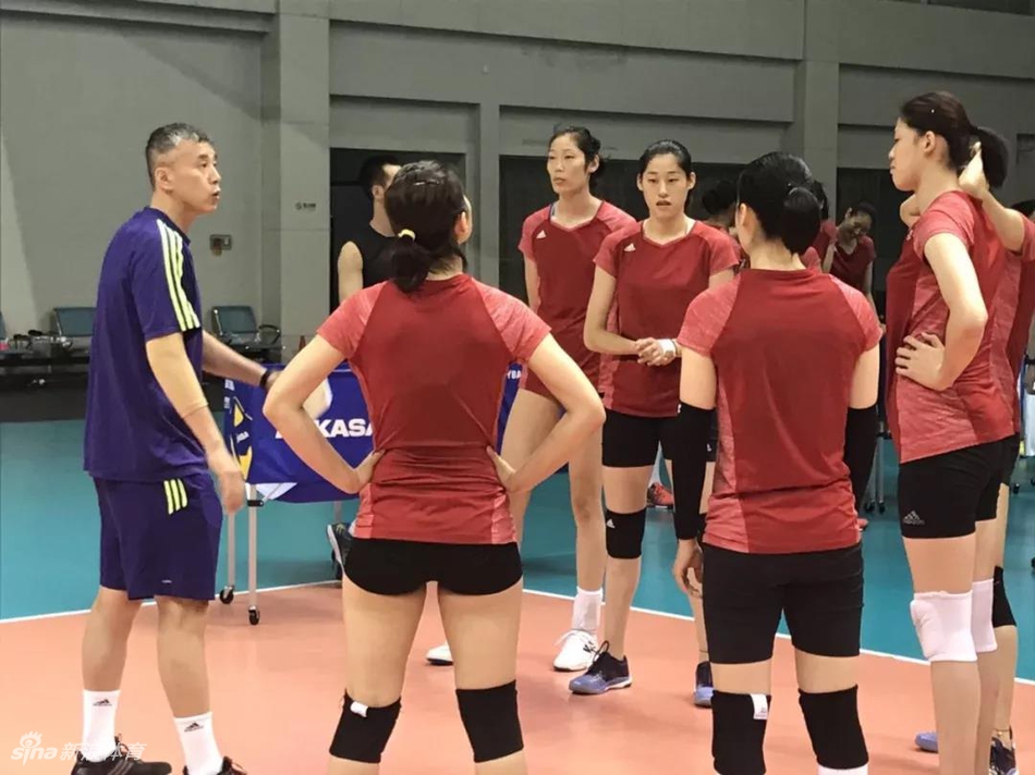 中国女排北仑杀青日萌娃抢镜