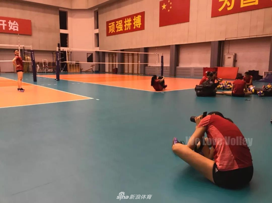 备战世锦赛中国女排北京开练