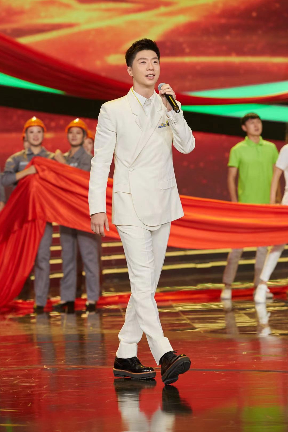 国乒队长马龙献唱央视国庆晚会