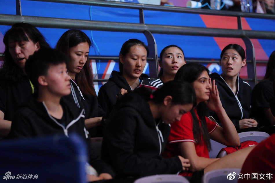 中国女排观战世联决赛意土大战
