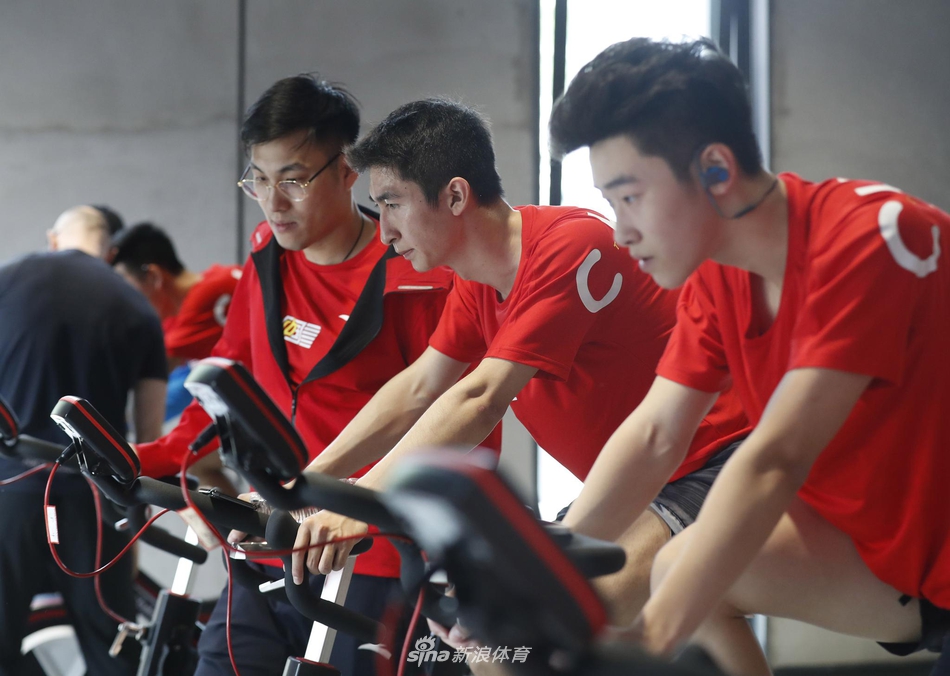 武大靖领衔短道速滑队在京集训