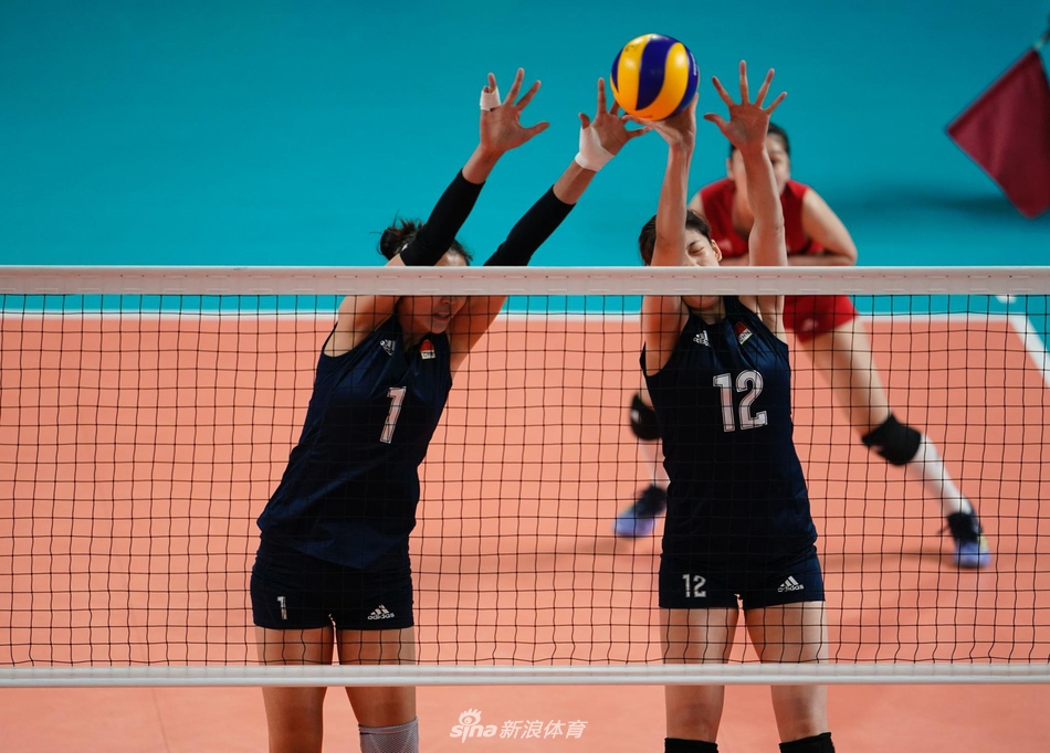 新浪体育直击中国女排完胜印度 小组头名出线