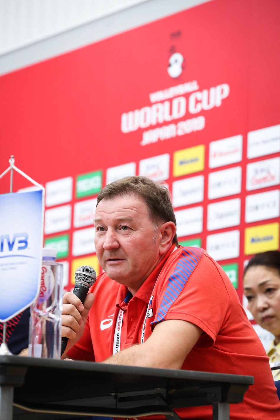 郎平出席女排世界杯赛前发布会