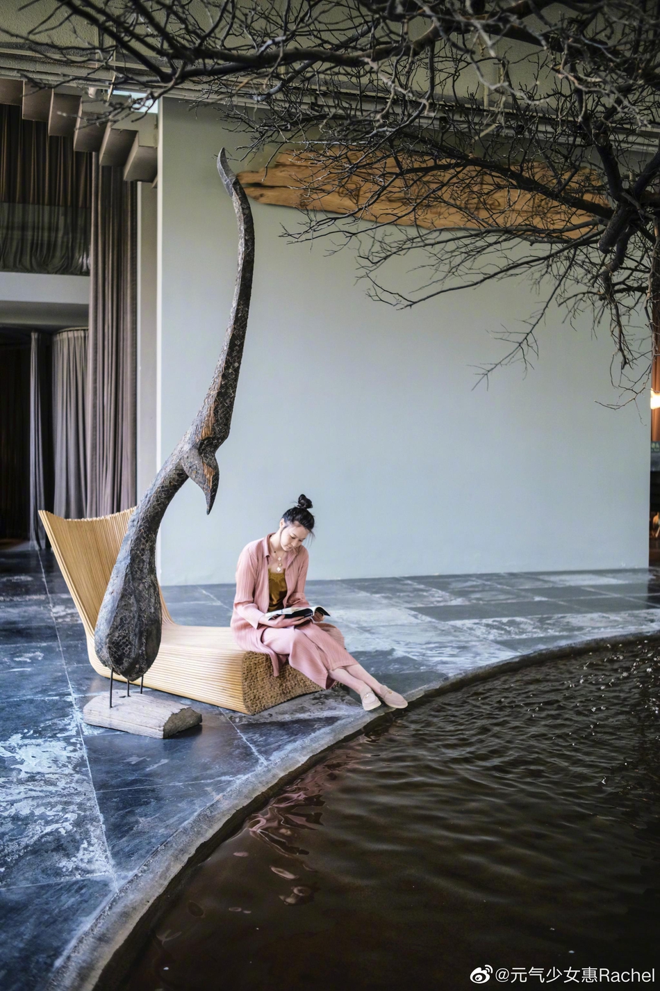 惠若琪春日游园忙里偷闲细弄茶