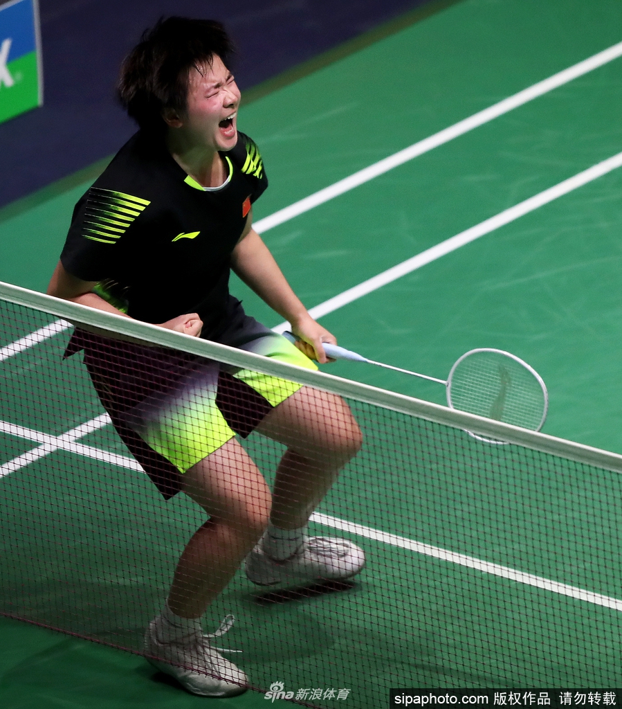 羽球法国赛何冰娇2-0成池铉