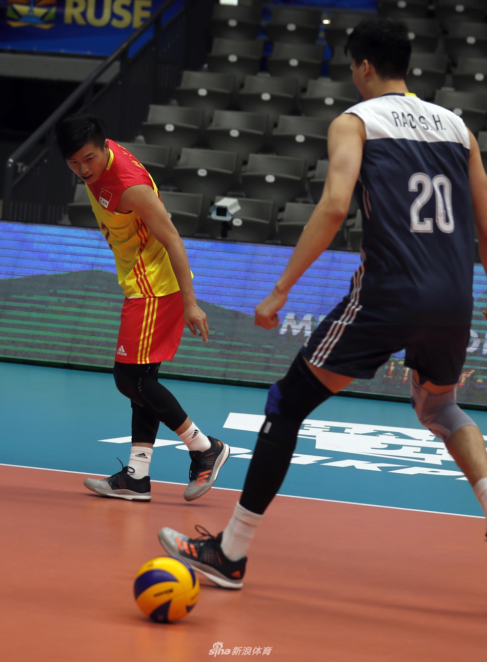 世锦赛中国男排0-3不敌巴西