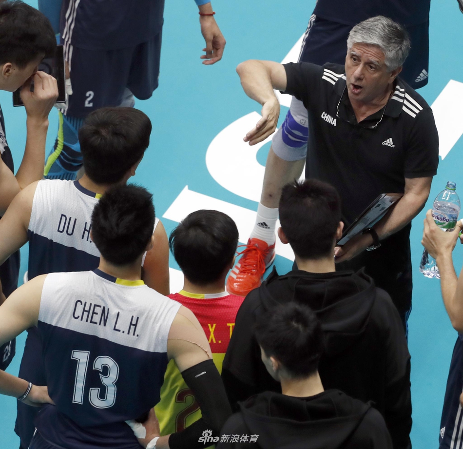 世锦赛中国男排0-3不敌巴西