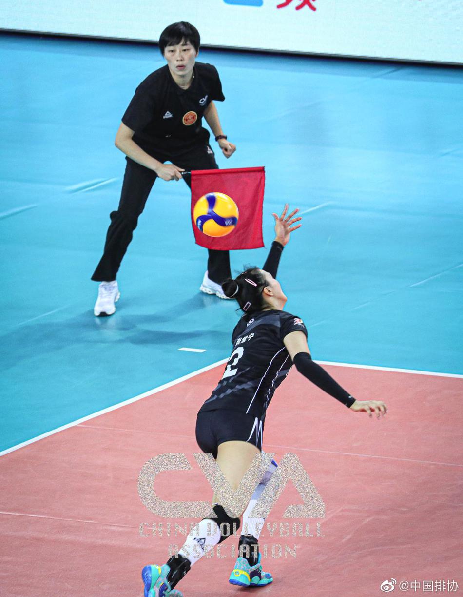 排超江苏女排3-0横扫四川女排