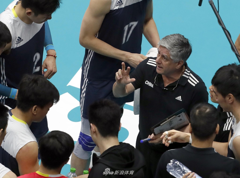 世锦赛中国男排0-3不敌巴西