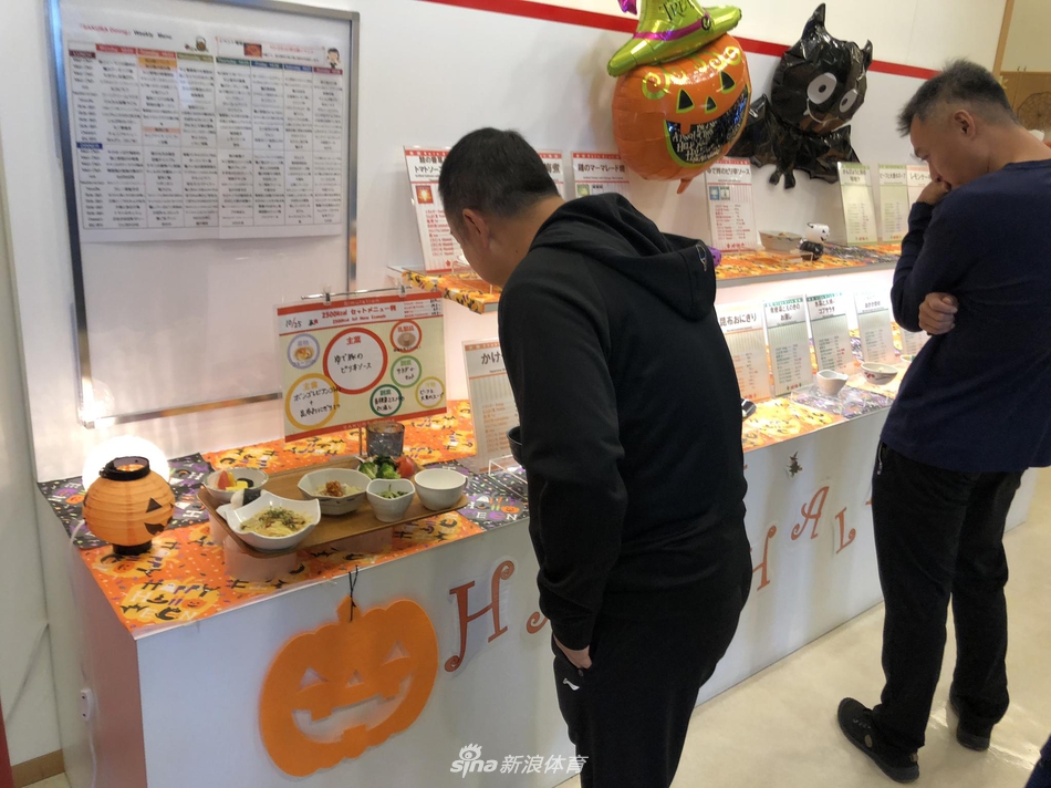 刘国梁探访日乒训练大本营