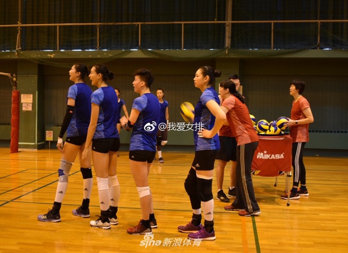 世锦赛中国女排首日训练图