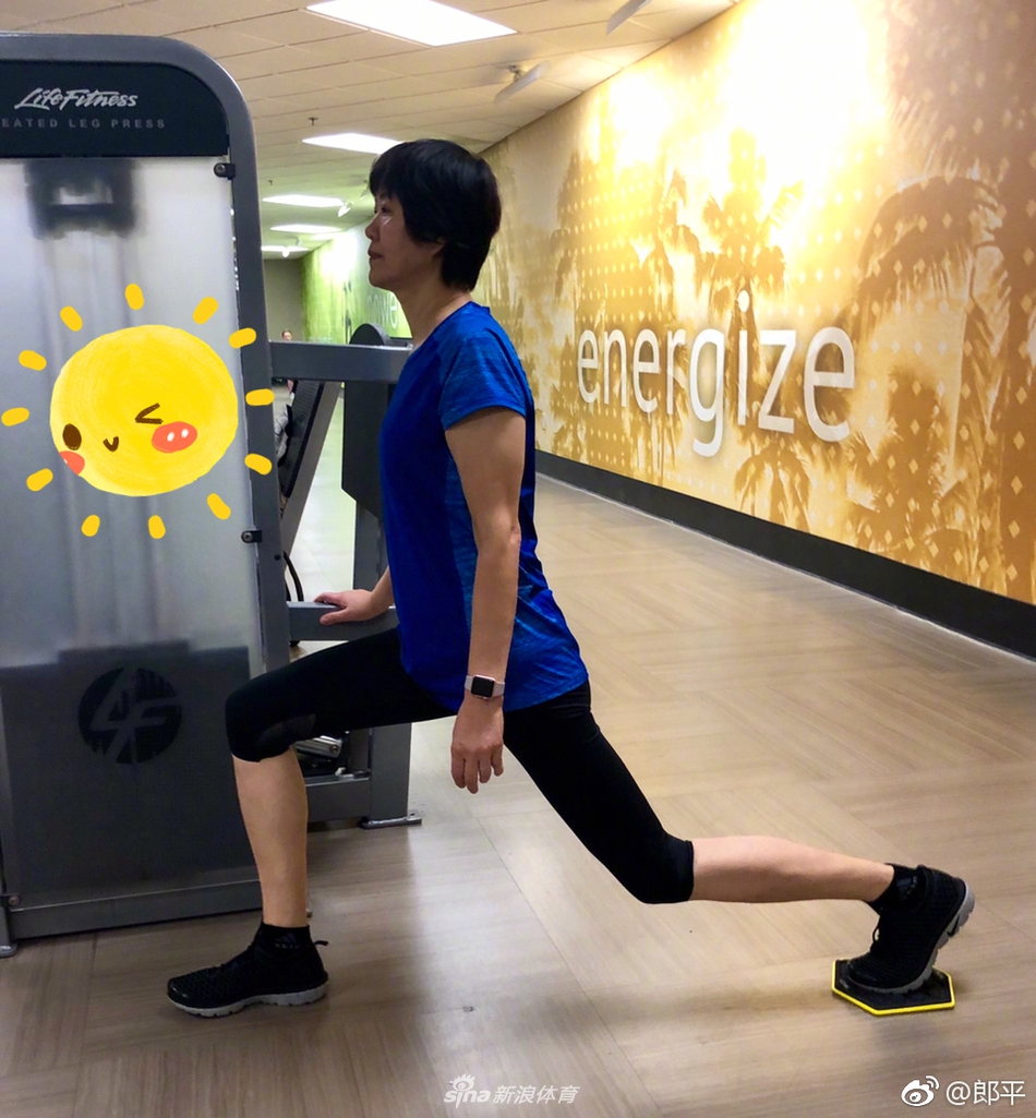 郎平健身房秀肌肉气色佳