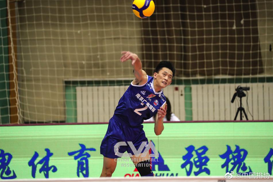 上海男排冠亚军决赛先下一城