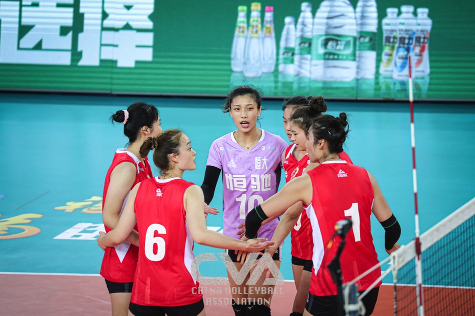 全锦赛广东女排浪费3赛点不敌浙江